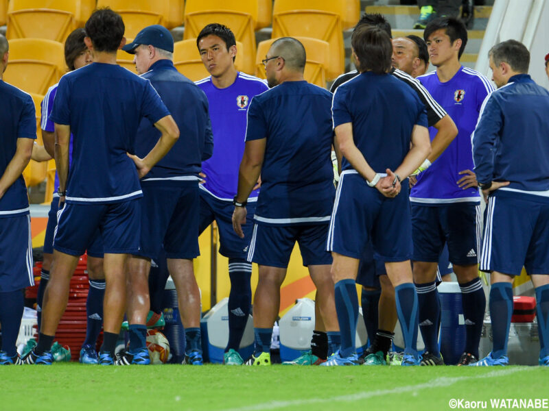 サッカー日本代表が参加するアジアカップオーストラリア大会にてイラク戦勝利後の練習での選手とアギーレ監督の様子