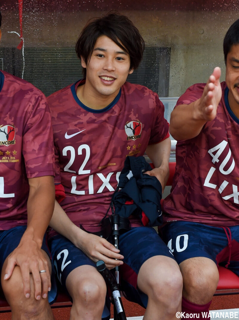 2015年6月上旬に受けた右膝膝蓋（しつがい）靱帯の手術後、古巣の鹿島アントラーズのファンイベントに参加する内田篤人