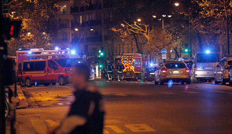 【パリ同時多発テロ】【日経新聞】仏大統領、国家非常事態を宣言「テロに立ち向かう」