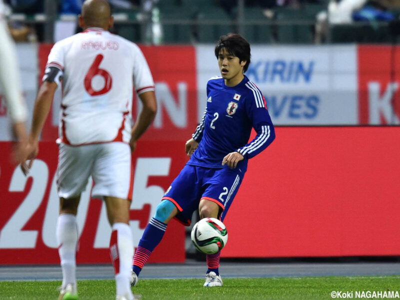 サッカー日本代表戦で試合に出場する内田篤人