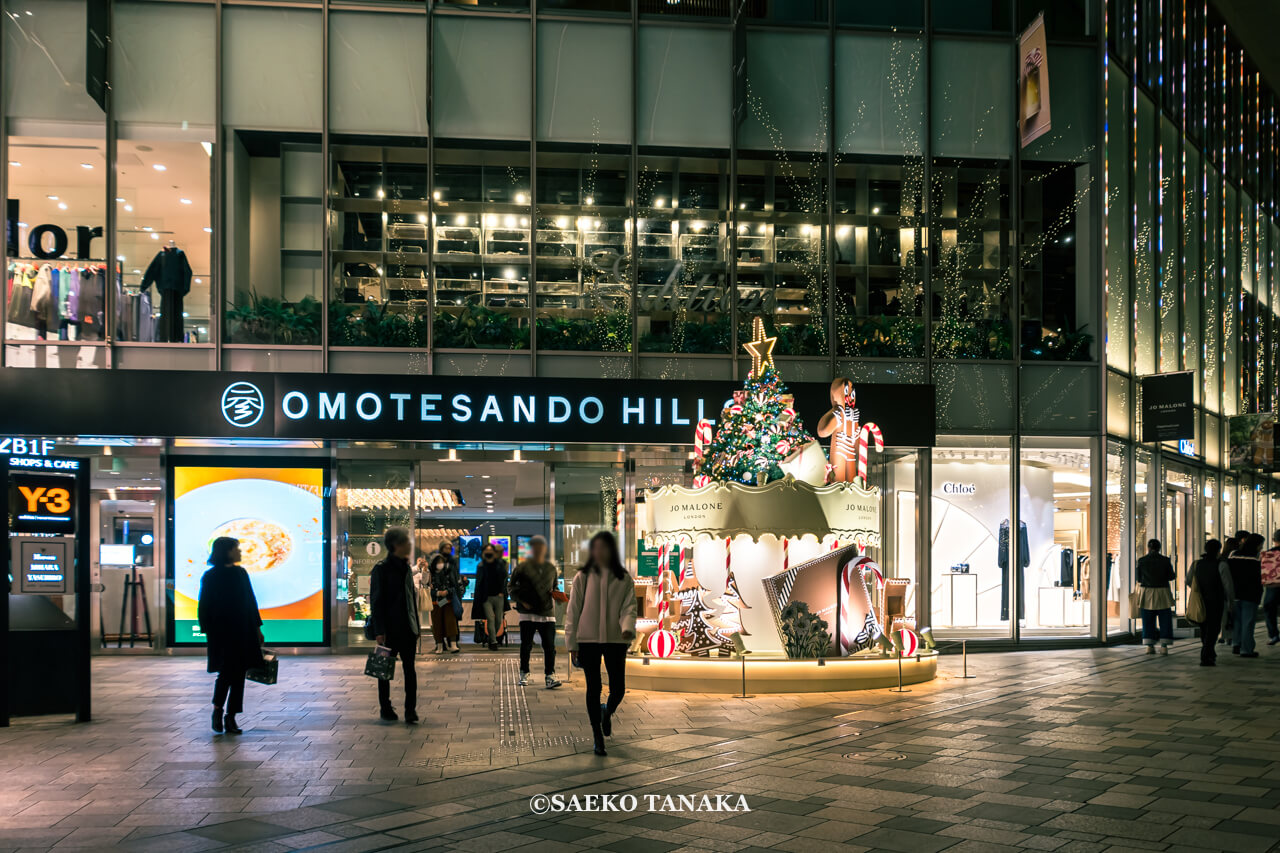 東京の人気おすすめイルミネーション・クリスマスツリー・クリスマスデコレーションスポット｜表参道ヒルズ / OMOTESANDO HILLS CHRISTMAS ILLUMINATION（東京・表参道）