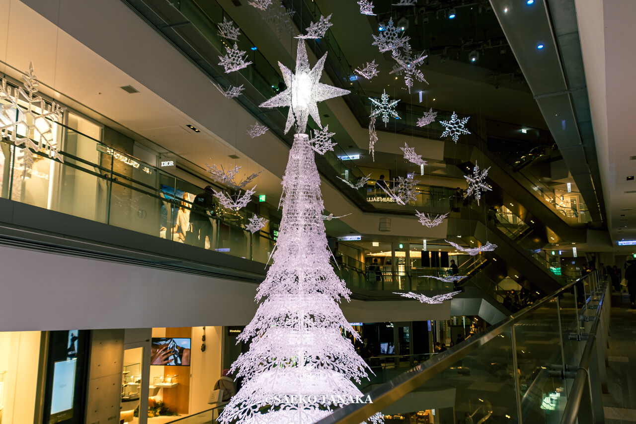 東京の人気おすすめイルミネーション・クリスマスツリー・クリスマスデコレーションスポット｜表参道ヒルズ / OMOTESANDO HILLS CHRISTMAS ILLUMINATION（東京・表参道）