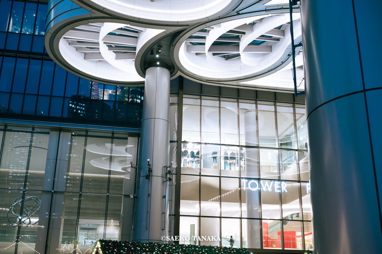 東京の人気おすすめクリスマススポット｜クリスマスマーケットが開催されている麻布台ヒルズのタワープラザ（東京・麻布台）