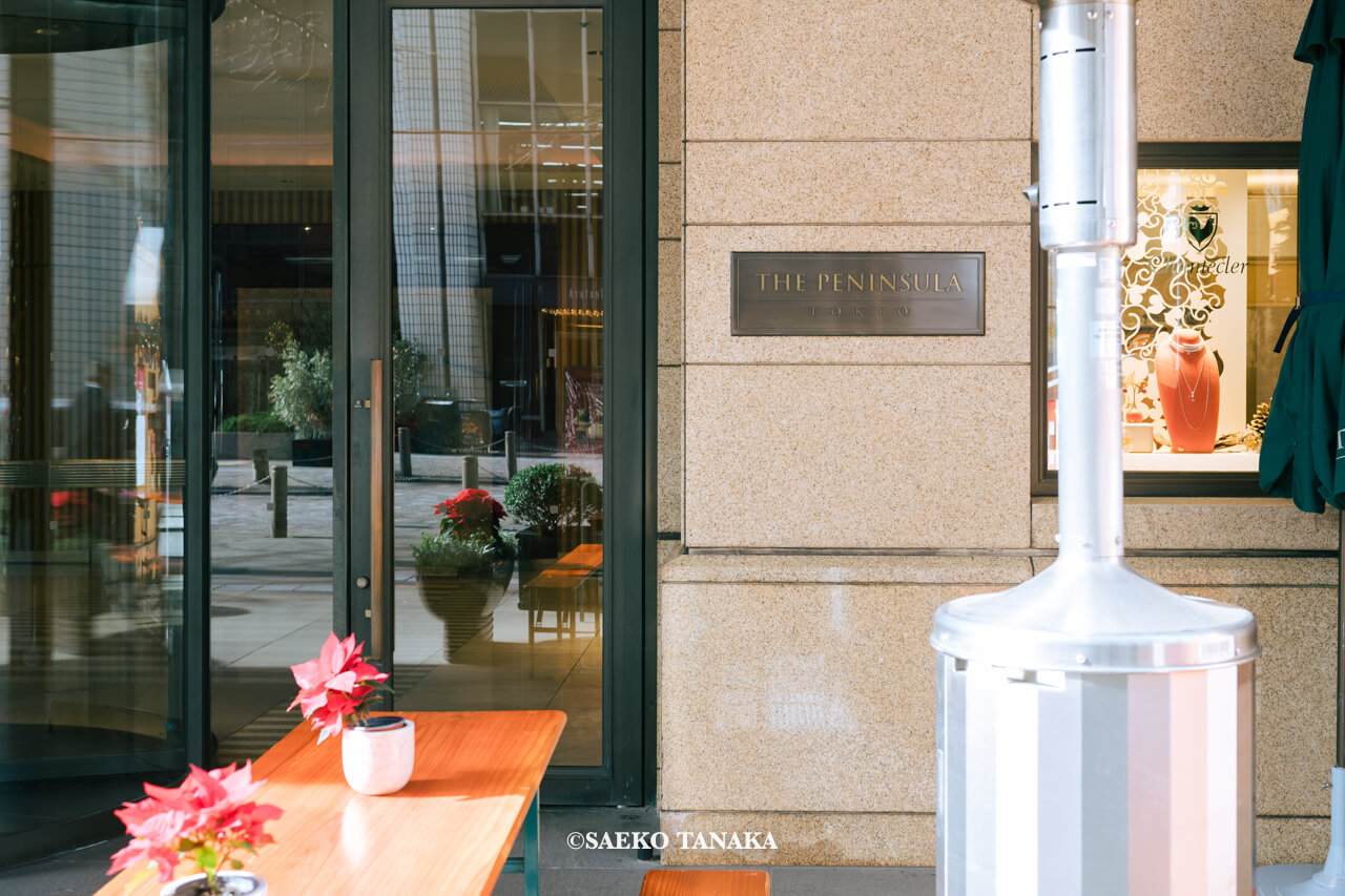 東京の人気おすすめクリスマス・イルミネーションスポット｜ザ・ペニンシュラ東京のクリスマステラス（東京・日比谷）