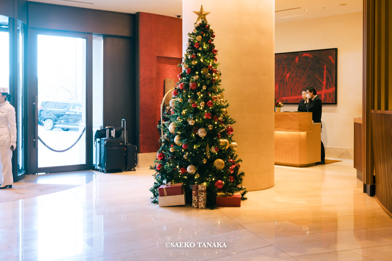 東京の人気おすすめクリスマス・イルミネーションスポット｜ザ・ペニンシュラ東京のクリスマスツリー（東京・日比谷）