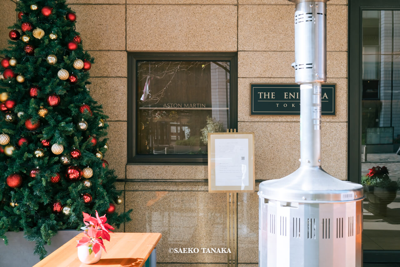 東京の人気おすすめクリスマス・イルミネーションスポット｜ザ・ペニンシュラ東京のクリスマステラスとクリスマスツリー（東京・日比谷）