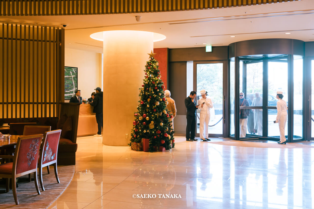 東京の人気おすすめクリスマス・イルミネーションスポット｜ザ・ペニンシュラ東京のクリスマスツリー（東京・日比谷）