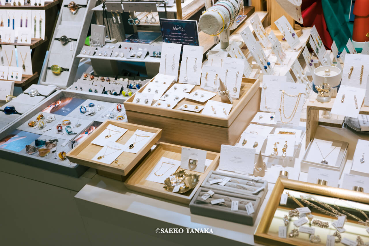 東京の人気おすすめクリスマス・イルミネーションスポット｜東京ミッドタウンのガレリアB1Fで開催されているクリスマスマルシェ（東京・六本木）