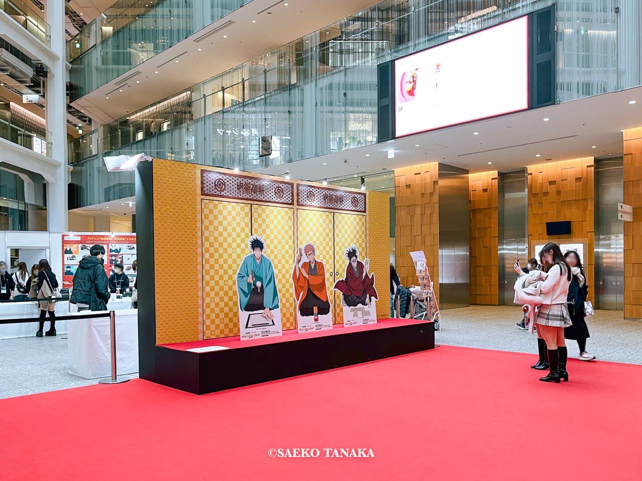 東京の人気おすすめイベントスポット|KITTE丸の内 1Fアトリウムで開催されている「呪術廻戦 × KITTE ニューイヤーフェス2026」(東京・丸の内)