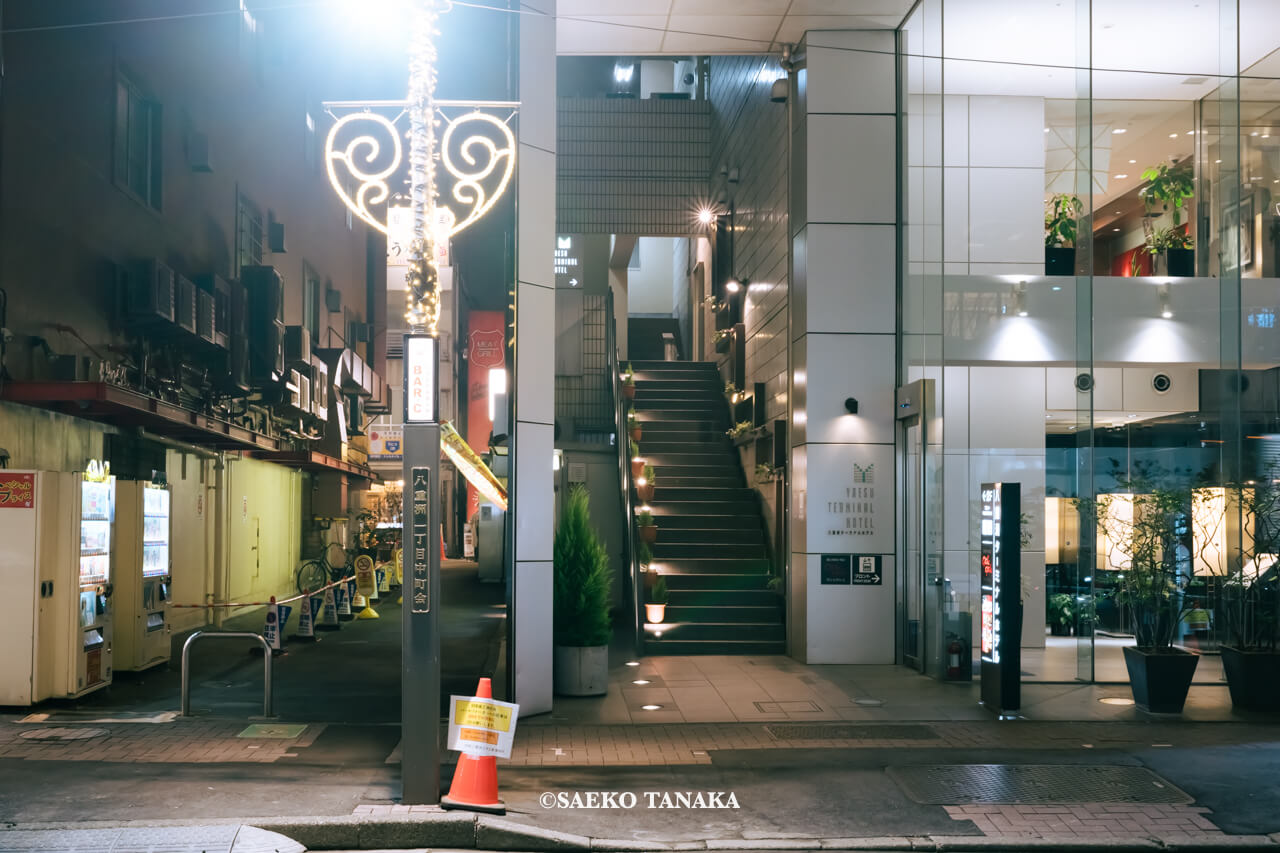 東京の人気おすすめクリスマス・イルミネーションスポット｜八重洲仲通り・日本橋さくら通りのTOKYO ILLUMILIA / 東京イルミリアの街灯装飾（東京・八重洲）