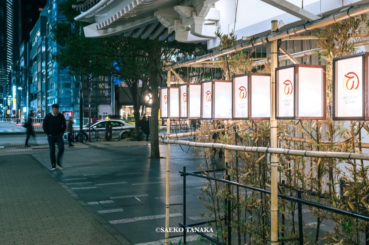 東京の人気おすすめクリスマス・イルミネーションスポット｜和と光のWinter Festaのイベント企画にて「灯籠」をモチーフにした灯籠イルミネーションで彩られた歌舞伎座（東京・東銀座）